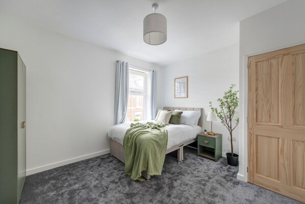 3 bedrooms, iron/ironing board, free WiFi, bed sheets