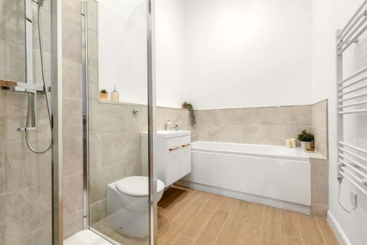 Shower, hair dryer, towels, shampoo