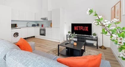 Immaculate Apartment | Perfect for Contractors!