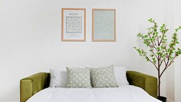 1 habitación, tabla de planchar con plancha, wifi gratis y ropa de cama