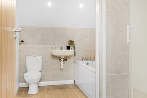 Shower, hair dryer, towels, shampoo