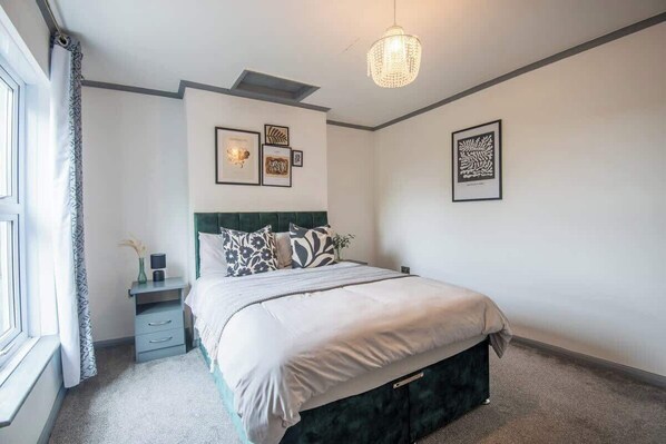 2 bedrooms, iron/ironing board, free WiFi, bed sheets