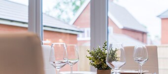 Stunning Four Bed Home | Free Parking and Wi-Fi