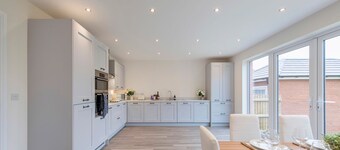 Stunning Four Bed Home | Free Parking and Wi-Fi