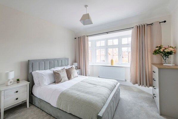 4 bedrooms, iron/ironing board, free WiFi, bed sheets