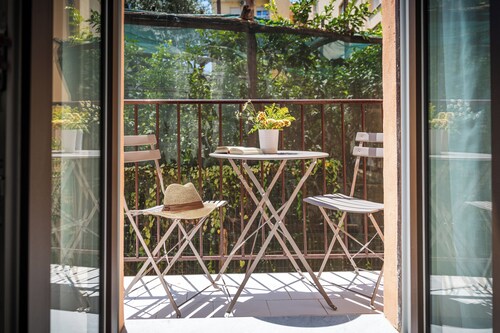 Brand new Central Sorrento 2 BR 2 BT Flat AC Wifi Parking Balcony