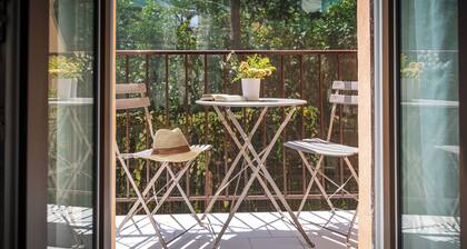 Brand new Central Sorrento 2 BR 2 BT Flat AC Wifi Parking Balcony