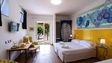 Minibar, free WiFi, bed sheets