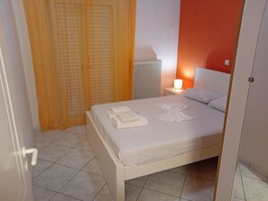 1 habitación, wifi y ropa de cama
