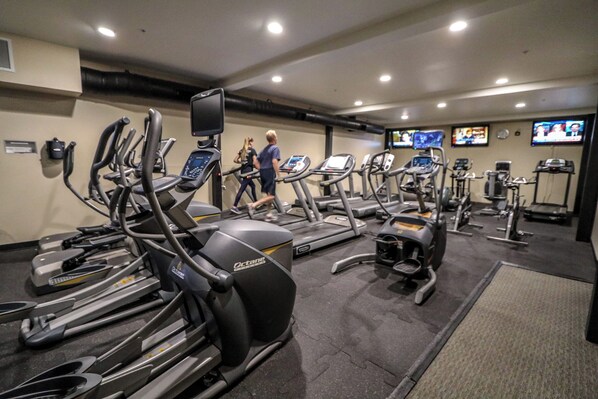 Fitness facility - Updated Home with Gorgeous Views! Steam Shower, & Walk To The Village (Mammoth Lakes)