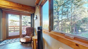 Interior - Updated Home with Gorgeous Views! Steam Shower, & Walk To The Village (Mammoth Lakes)