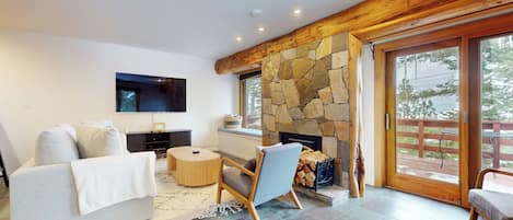 TV connectée, cheminée, baby-foot