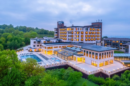 Exterior. NARVEN WELLNESS & THERMAL HOTEL