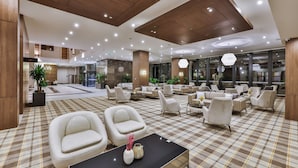Lobby sitting area - NARVEN WELLNESS & THERMAL HOTEL (Bolu)