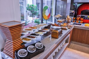 Free daily buffet breakfast - NARVEN WELLNESS & THERMAL HOTEL (Bolu)