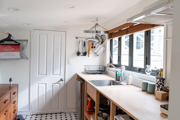 Microwave, dishwasher, cookware/dishes/utensils