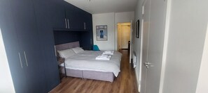 Fer et planche à repasser, accès Internet