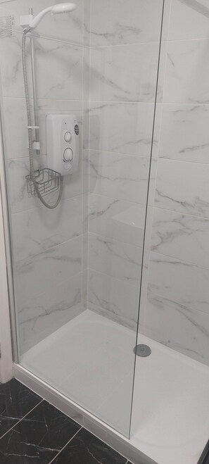 Douche, sèche-cheveux