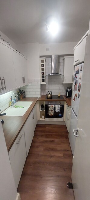 Réfrigérateur, micro-ondes, four, lave-vaisselle