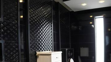 Family Room | Bathroom
