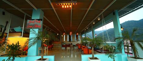 Breakfast, lunch and dinner served