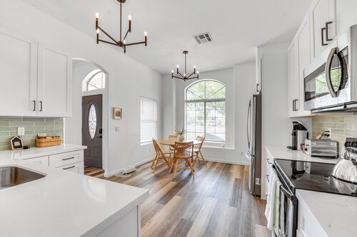 Heated Pool & Yard: Gilbert Getaway!