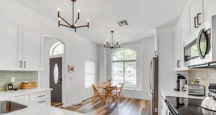 Heated Pool & Yard: Gilbert Getaway!