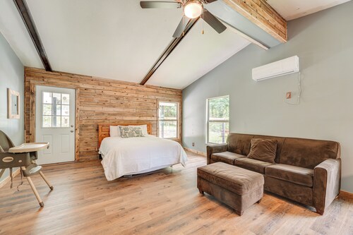 Dog-friendly Branson Studio: 9 Mi to Downtown!