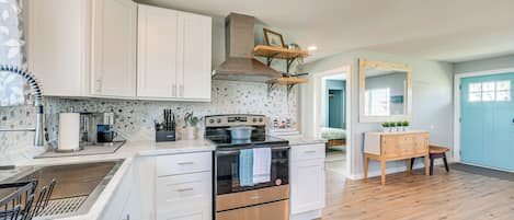 House (2 Bedrooms) | Interior