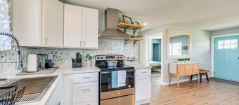 Pet-friendly Moclips Home: Walk to Mocrocks Beach!