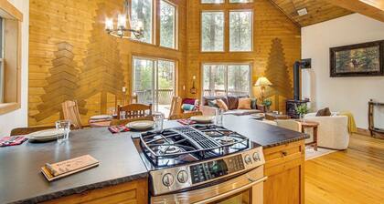 Cle Elum Cabin w/ Hot Tub, 4 Grills & Game Room!