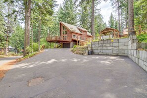 House (2 Bedrooms) | Interior - Cle Elum Cabin w/ Hot Tub, 4 Grills & Game Room! (Cle Elum)