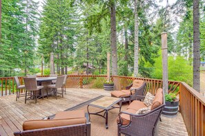 Interior - Hot Tub, Deck & Game Room: Cle Elum Cabin! (Cle Elum)