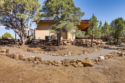 Modern Colorado Retreat: Hike, Ski & Golf!