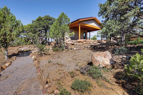 Modern Colorado Retreat: Hike, Ski & Golf!