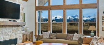 Luxe Tetonia Home w/ Tetons View, Close to Skiing!
