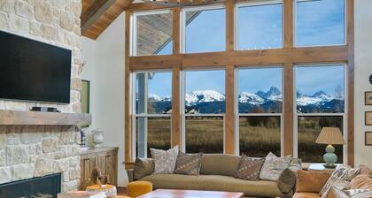 Luxe Tetonia Home w/ Tetons View, Close to Skiing!