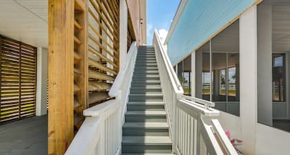~ 2 Mi to Boat Ramp: Steinhatchee River Cottage