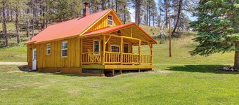 Remote Custer Cabin w/ Fire Pit & Near State Park!