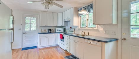 House (2 Bedrooms) | Interior
