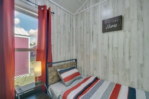 House (2 Bedrooms) | Interior - Cozy Picayune Tiny Home Rental ~ 4 Mi to Downtown! (Picayune)