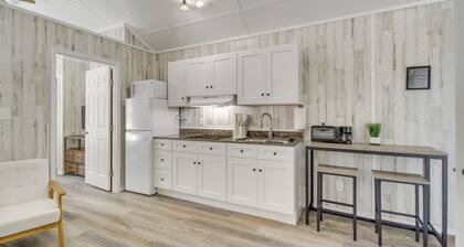 Picayune Tiny Home Rental ~ 11 Mi to Space Center!
