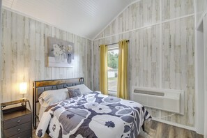Interior - Cozy Picayune Rental Home ~ 11 Mi to Space Center! (Picayune)