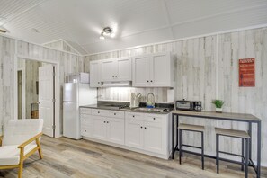 House (2 Bedrooms) | Interior - Pet-friendly Picayune Tiny Home Near Space Center! (Picayune)