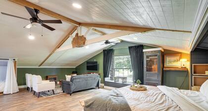 Cozy Altoona Studio w/ Fire Pit: Farm On-site!