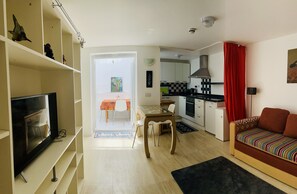 Living area - Urban Oasis -Close to Beach, City Centre, Station. (Brighton and Hove)