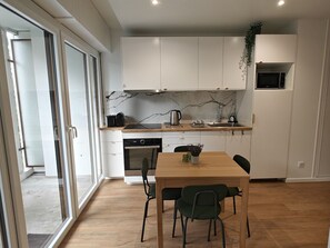 Fridge, microwave, oven, coffee/tea maker