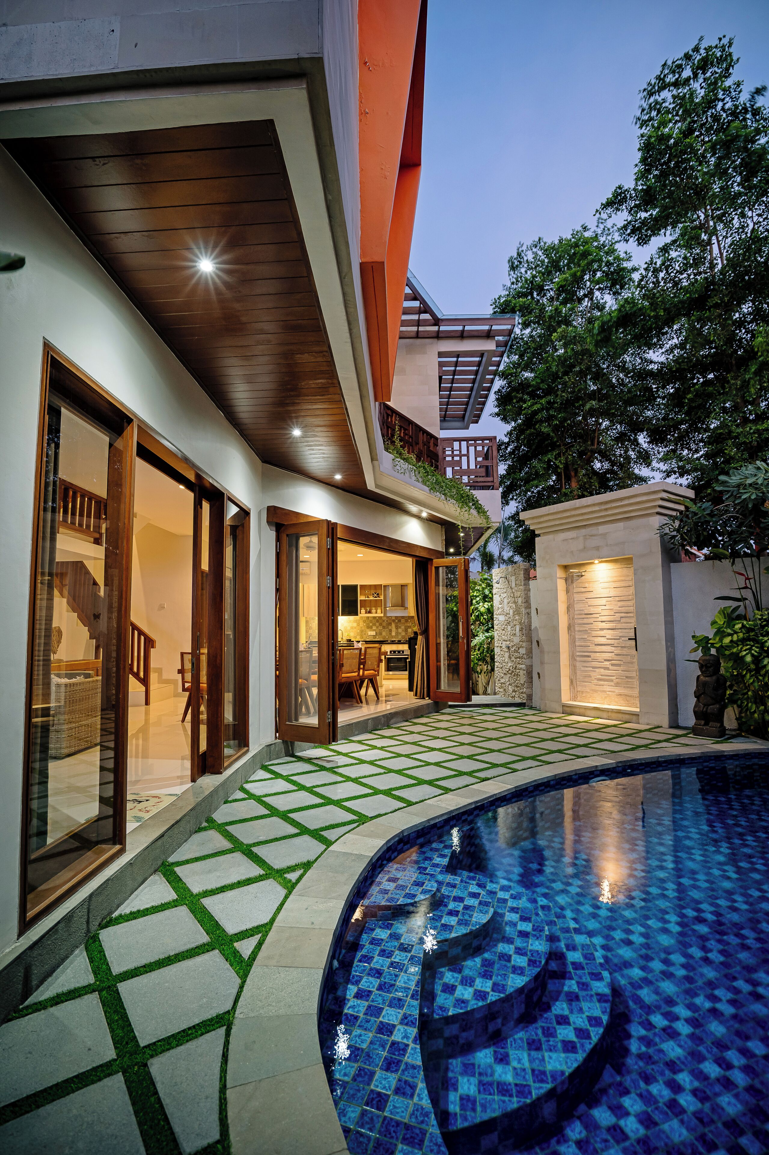 Colchones Select Comfort y caja de seguridad en la habitación 