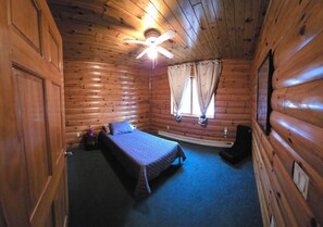 4 bedrooms, WiFi, bed sheets - Gorgeous,  Secluded Large Log 4 Bedroom Cabin with a pond view on several acres! (Omer)