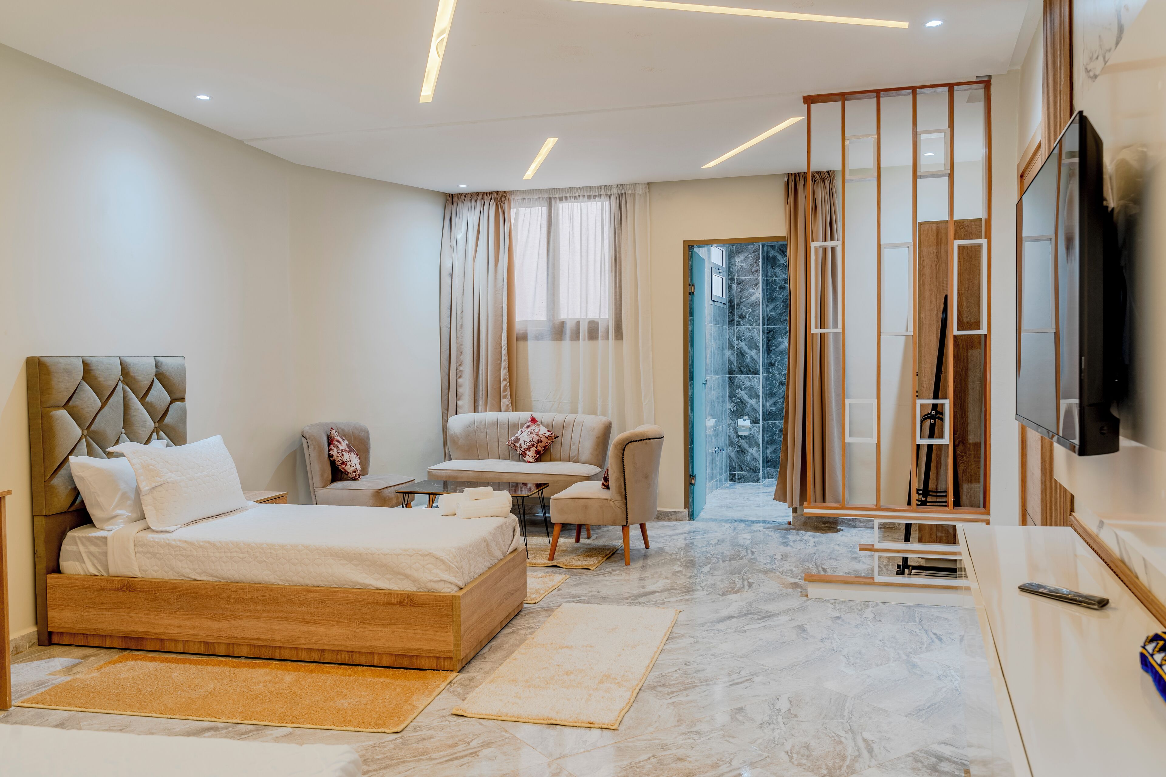 مكتب وتجهيزات عازلة للصوت وواي فاي مجانًا